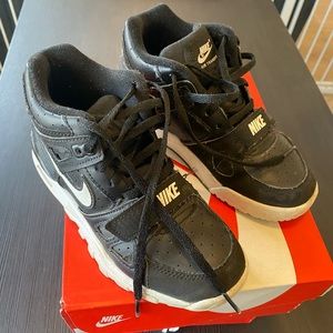 Nike air trainer kids 1y